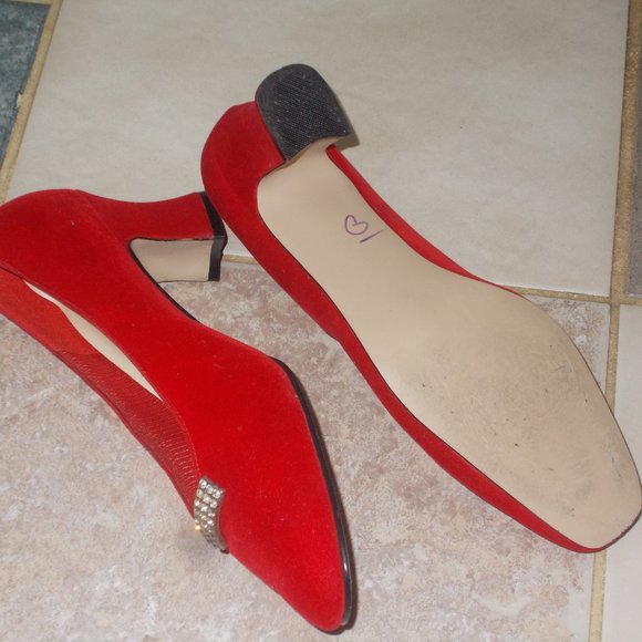 Gorgeous plush red velvet like shoes w/rhinestones 9M by Annie - Picture 3 of 5